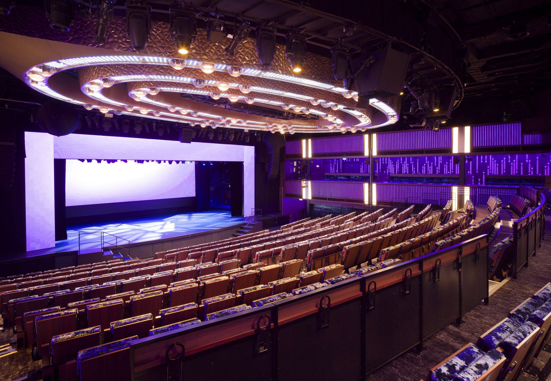 Prima Theatre & Club【免付費】